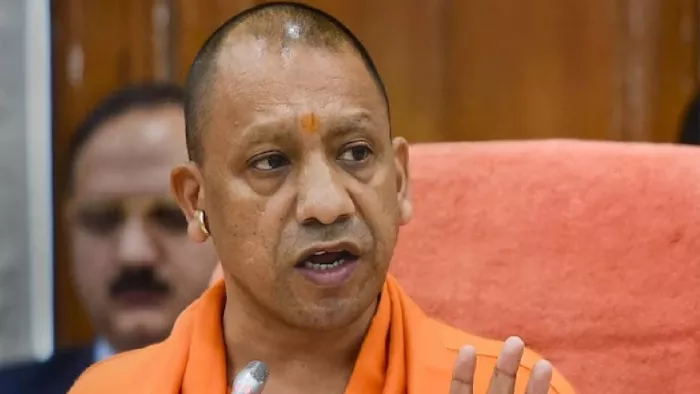 UP News: योगी सरकार ने 12 DM से शासन ने मांगा स्पष्टीकरण