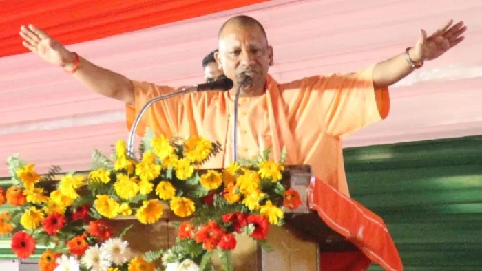 भाजपा के क्षेत्रीय अनुसूचित वर्ग महासम्मेलन को संबोधित करते मुख्यमंत्री योगी आदित्यनाथ l -अभिनव राजन चतुर्वेदी