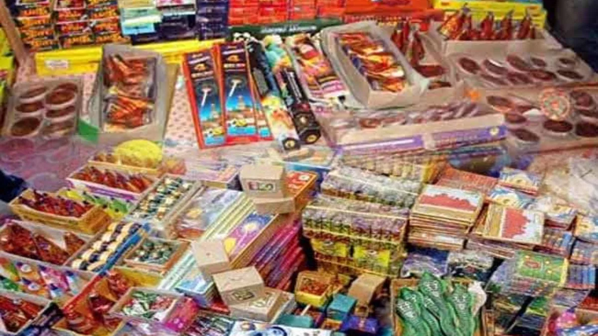 Fatehgarh News: जिला प्रशासन ने दीपावली पर पटाखे बेचने का स्थान किया तय, जानें चलाने का क्या होगा समय