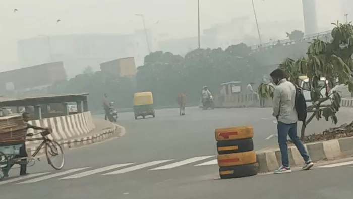 गुरुग्राम में दिन के समय छाई स्मॉग की चादर। जागरण