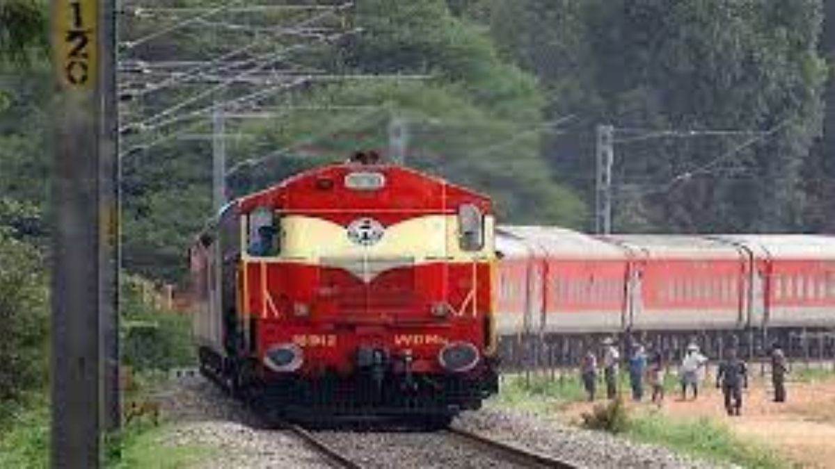 https://www.jagranimages.com/images/newimg/04112023/04_11_2023-extra_coach_added_in_these_trains_23573000_183024183.jpg