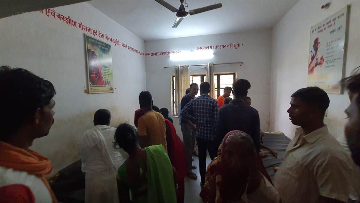 mother threw her three children into the pond then committed suicide by jumping herself