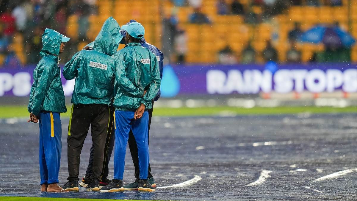 nz vs pak match stopped due to rain duckworth lewis rule pakistan leads by 10 runs world cup2023