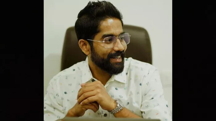 केरल के प्रसिद्ध फूड व्लॉगर राहुल एन कुट्टी शनिवार को अपने आवास पर मृत पाए गए।