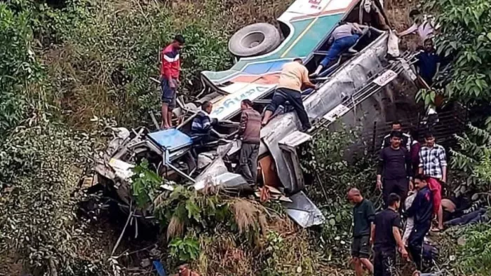 Almora Bus Accident: अल्मोड़ा के कूपी में ओवरलोड बस खाई में गिरी, 36 की मौत, 24 घायल