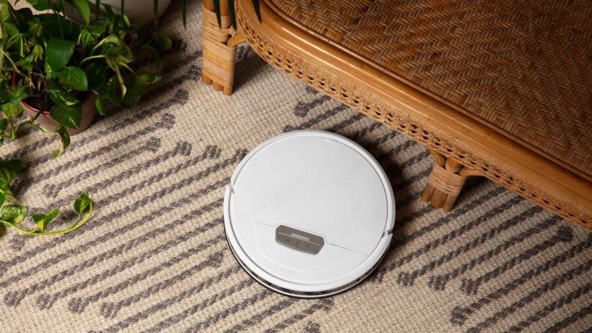 कामवाली की चिक-चिक से हैं परेशान? तो घर ले आइए ये Robot Vacuum Cleaner, जमकर खरीद रहे लोग