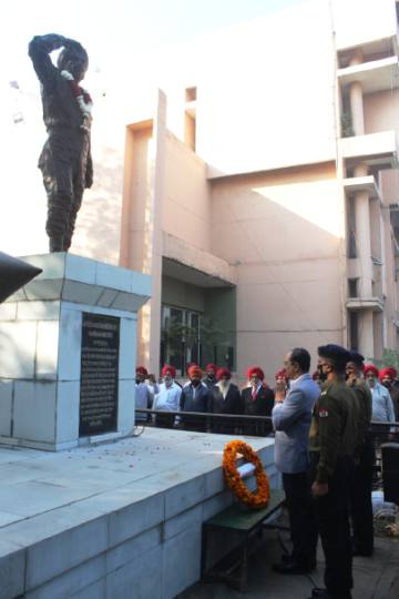 भारत-पाक युद्ध की 50वीं वर्षगांठ पर फ्लाइंग अफसर निर्मल सिंह सेखों को नमन