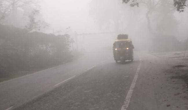 बढ़ने लगा कोहरा, ठंड ने पसारे पांव - बढ़ने लगा कोहरा, ठंड ने पसारे पांव -  Uttar Pradesh Mau Local News