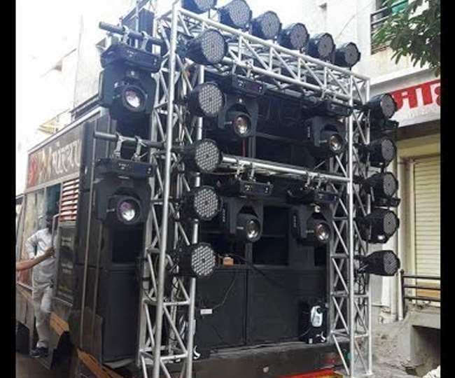 in prayagraj young man died due to being crushed by dj vehicil in barat and two injured