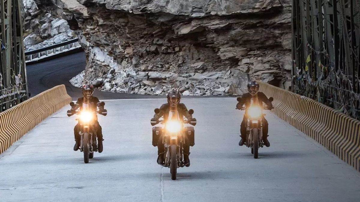 https://www.jagranimages.com/images/newimg/04122022/04_12_2022-2023_royal_enfield_himalayan_450_23243831.jpg