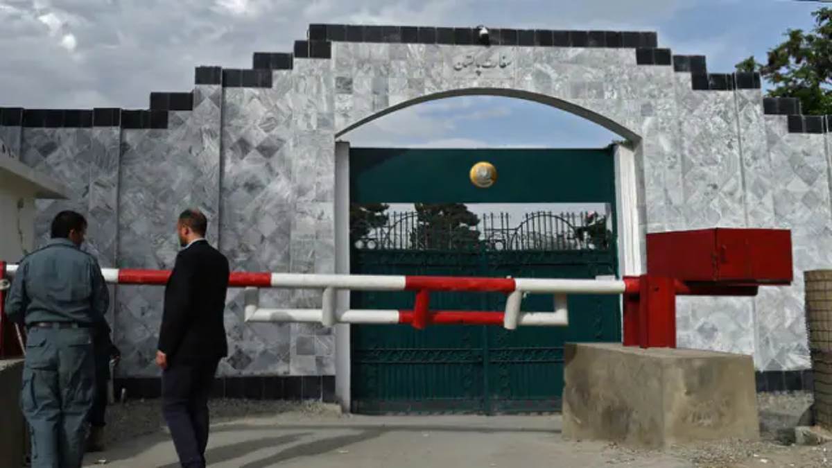 islamic state claims responsibility for attack on pakistani embassy in kabul