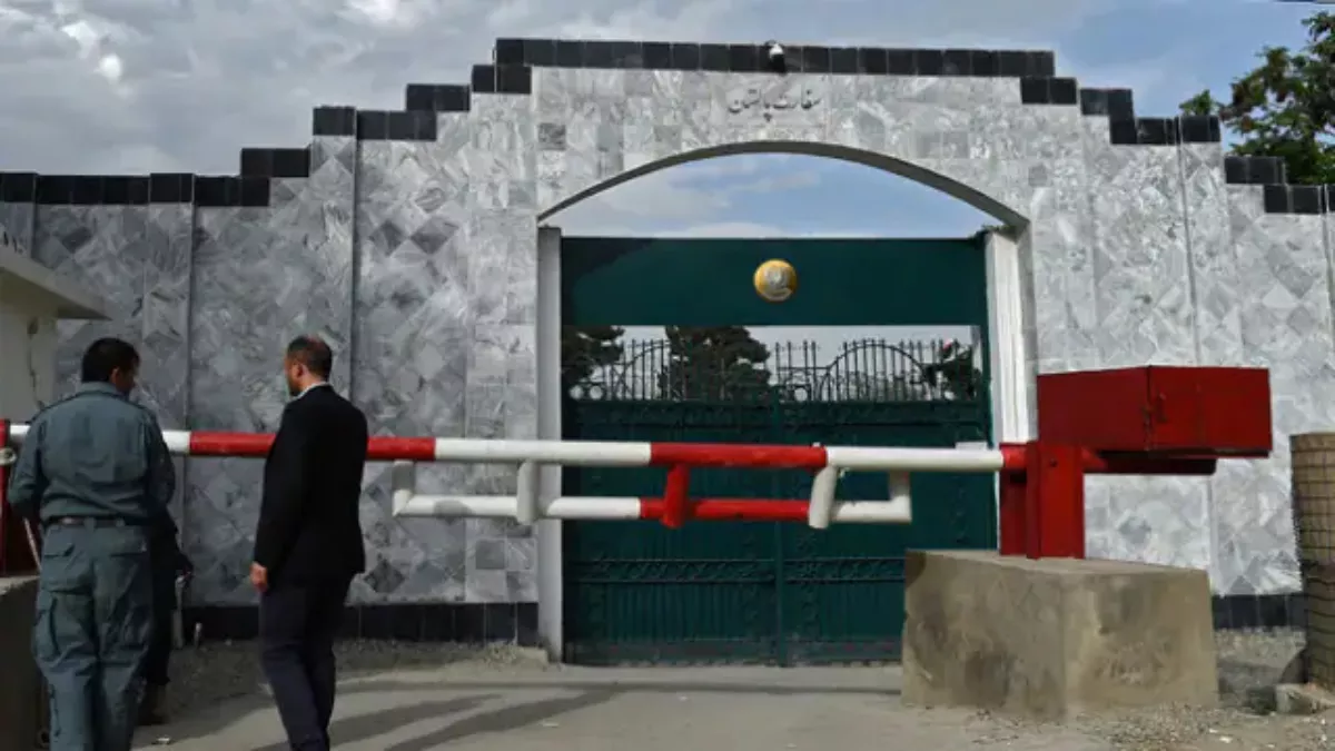 इस्लामिक स्टेट ने ली काबुल में पाकिस्तानी दूतावास पर हमले की जिम्मेदारी