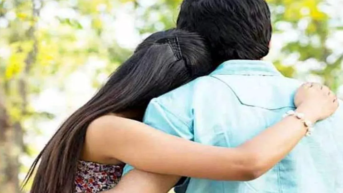 Noida: अपार्टमेंट ओनर्स एसोसिएशन का तुगलकी फरमान, अविवाहित युवक-युवतियों को छोड़नी होगी सोसायटी
