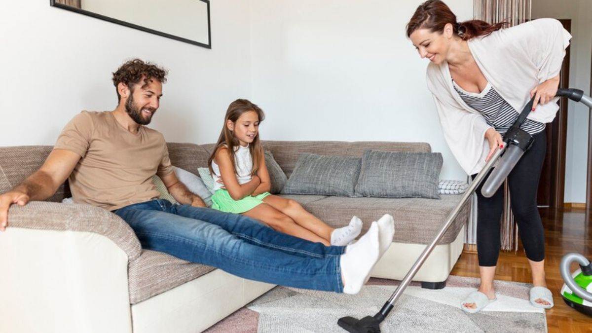 https://www.jagranimages.com/images/newimg/04122022/04_12_2022-carpet_cleaning_tips_23243745.jpg