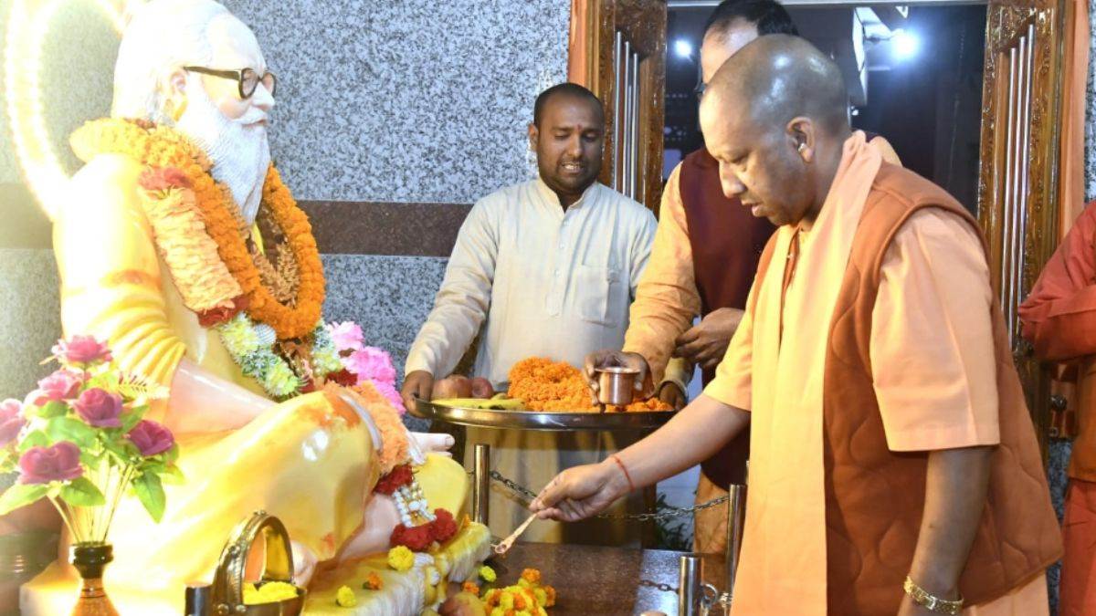 cm yogi adityanath will gift many projects including six lane flyover of gorakhpur