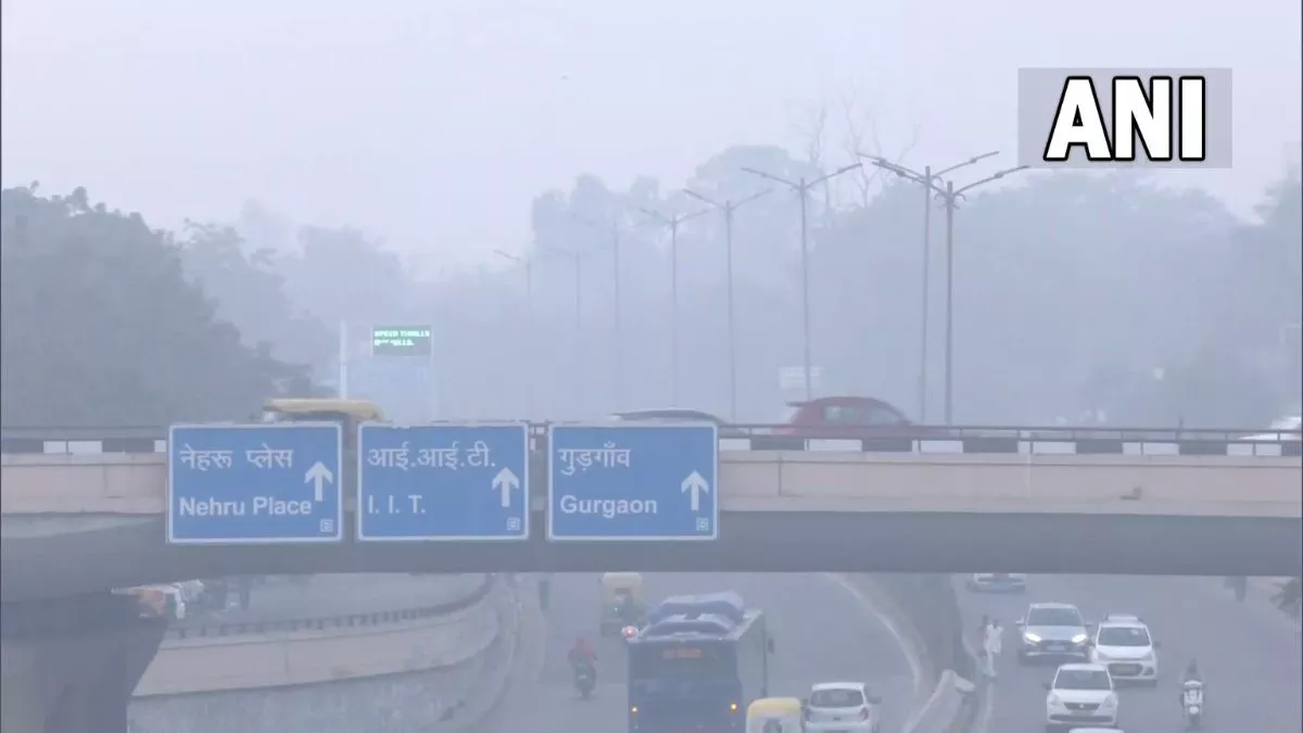 दिल्ली की हवा अब भी सांस लेने लायक नहीं, 400 पहुंचा वायु गुणवत्ता सूचकांक