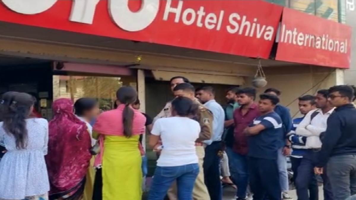 pregnant girl reached with petrol to stop her lover engagement