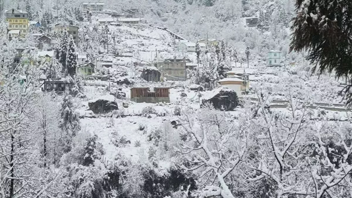Jammu- Kashmir Weather: कश्मीर में 9 दिसंबर से वर्षा व बर्फबारी होने के आसार (फाइल फोटो)