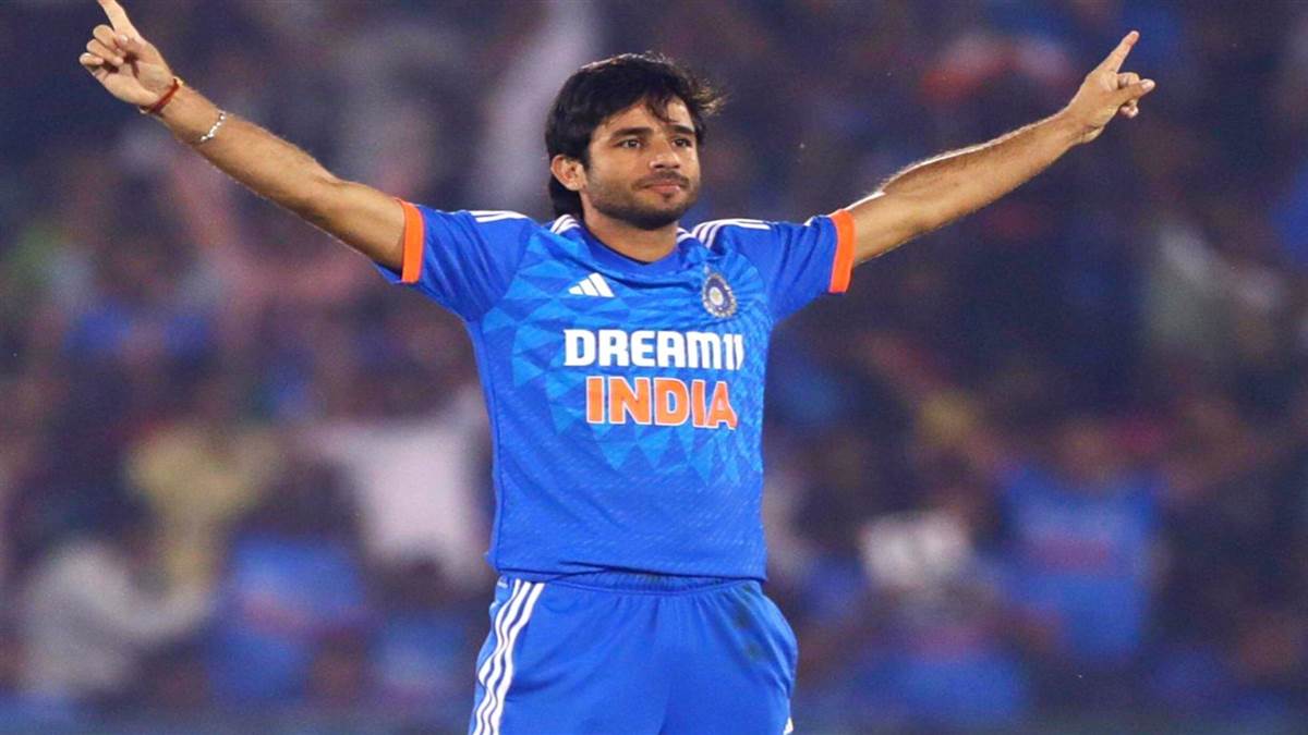 ind vs aus 5th t20 ravi bishnoi equals r ashwin record of most wickets in an t20i series