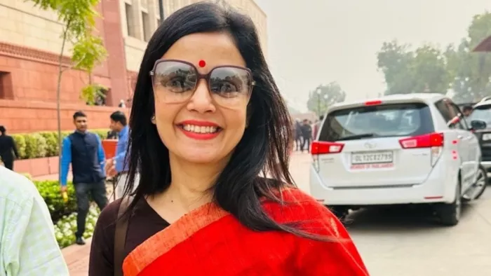 लोकसभा से निष्कासन की सिफारिश के बीच महुआ मोइत्रा को मिला TMC का साथ (फोटो एक्स)