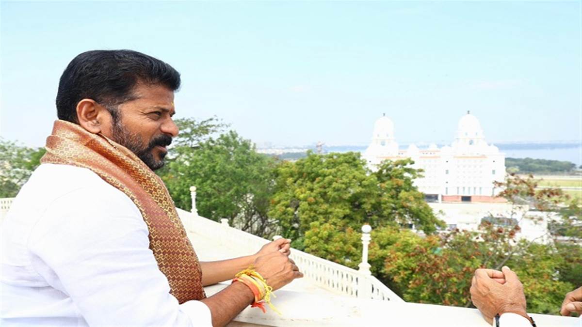 https://www.jagranimages.com/images/newimg/04122023/04_12_2023-revanth_reddy_cm1_23596048.jpg