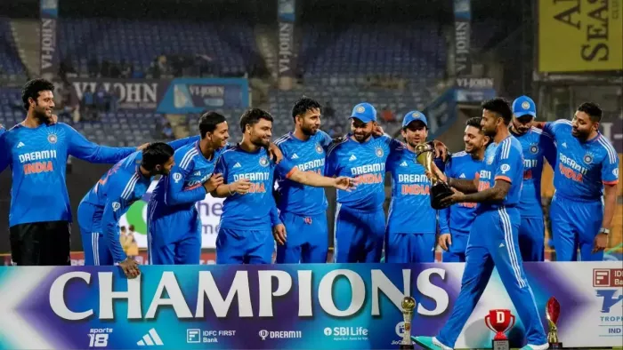IND vs AUS: T20 सीरीज जीतने के बाद Suryakumar Yadav ने किसे थमाई ट्रॉफी?