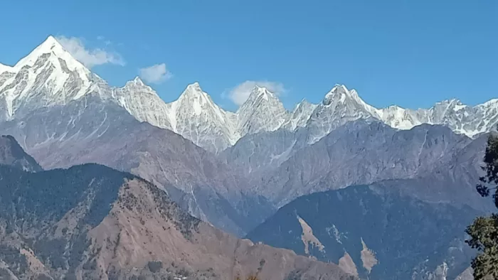 Uttarakhand Weather Update: पंचाचूली जैसी चोटियों का निचला हिस्सा काला पड़ चुका है. Jagran
