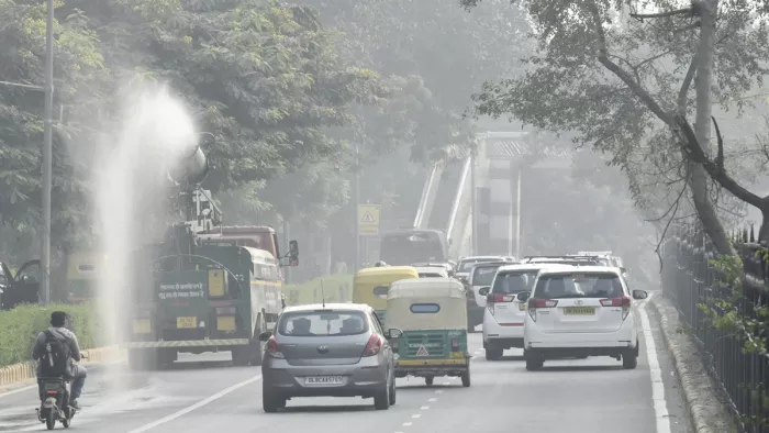 दिल्ली से सर्दी अभी दूर, आज छाई रह सकती है धुंध।
