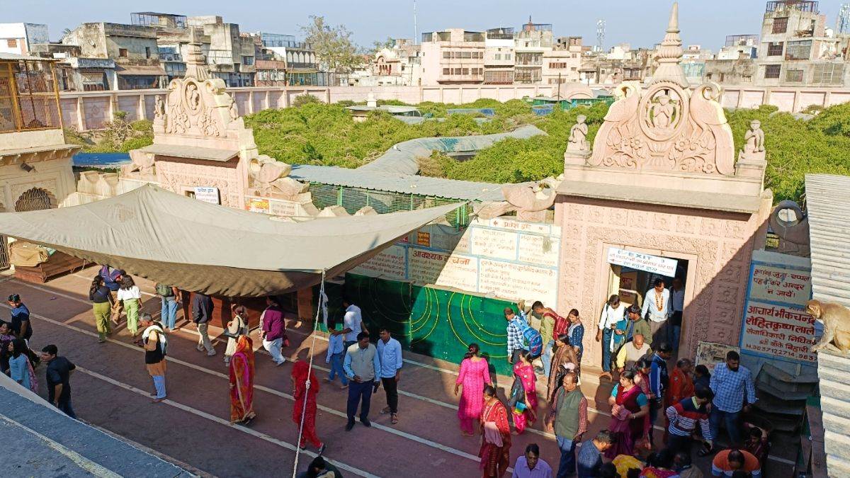 celebrate banke bihari s birthday with 56 types of makhan in vrindavan at vihar panchami