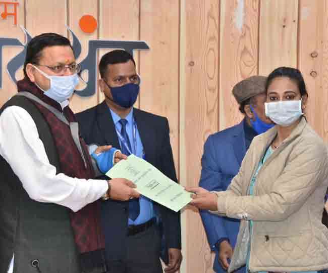 CM Dhami gave appointment letters to the selected candidates for the post of Junior Engineer in UPCL CM Dhami gave appointment letters to the selected candidates for the post of Junior Engineer in UPCL