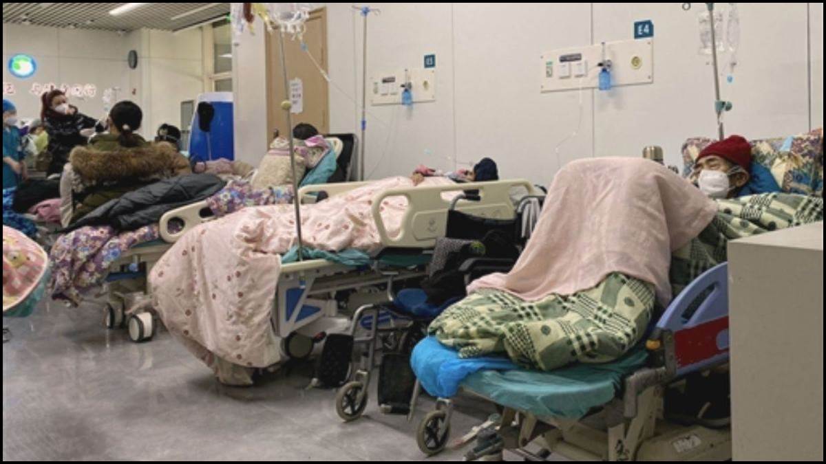 Coronavirus in China: कोरोना से चीन का हाल हुआ बेहाल, व्हीलचेयर पर बैठकर  ऑक्सीजन लेने को मजबूर हुए मरीज - covid patients are taking oxygen on  wheelchairs in beijing hospitals