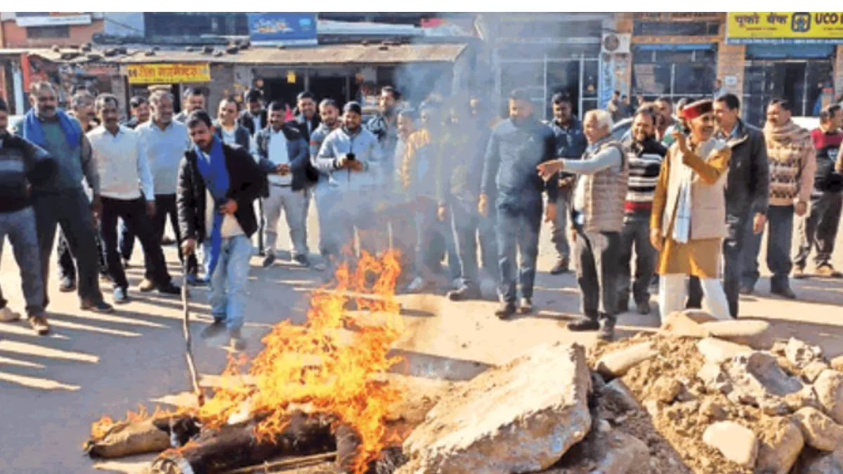अदाणी की निकाली शव यात्रा, फूंका पुतला