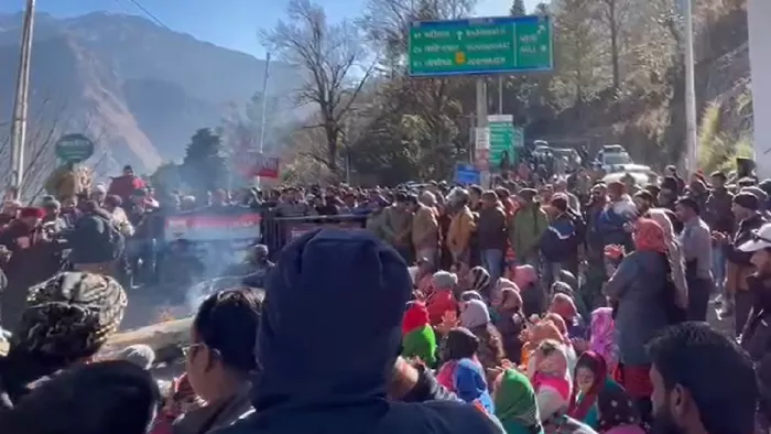Joshimath: जोशीमठ में 500 से ज्यादा मकानों में दरारें