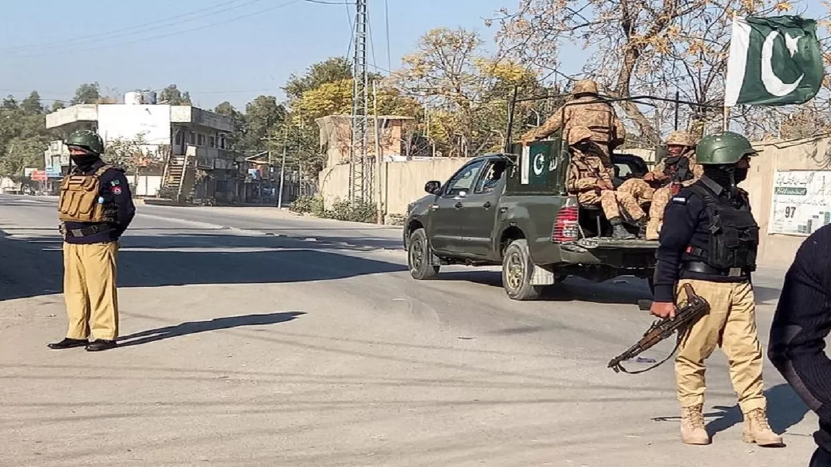 पाकिस्तान में पुलिस पर आतंकी हमले, तीन की मौत, कई घायल - Terrorist attack on police in Pakistan, three killed, many injured