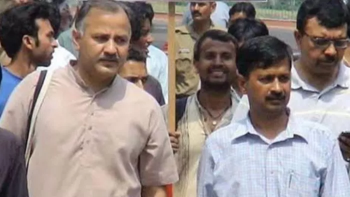 सीएम अरविंद केजरीवाल ने सिसोदिया के जन्मदिन पर साझा की ये पुरानी तस्वीर।