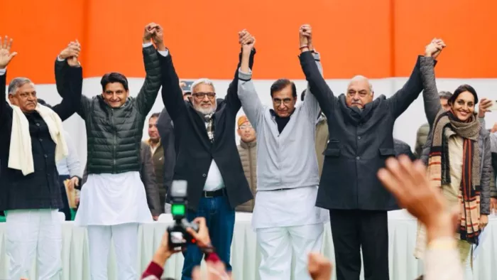 कांग्रेस में दोबारा शामिल हुए हरियाणा के कद्दावर नेता निर्मल सिंह और उनकी बेटी चित्रा सरवारा।
