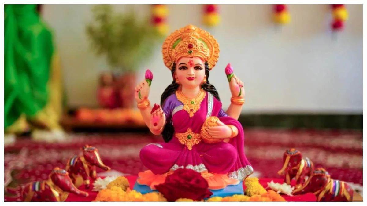 https://www.jagranimages.com/images/newimg/05012024/05_01_2024-maa_lakshmi_1_23621132.jpg