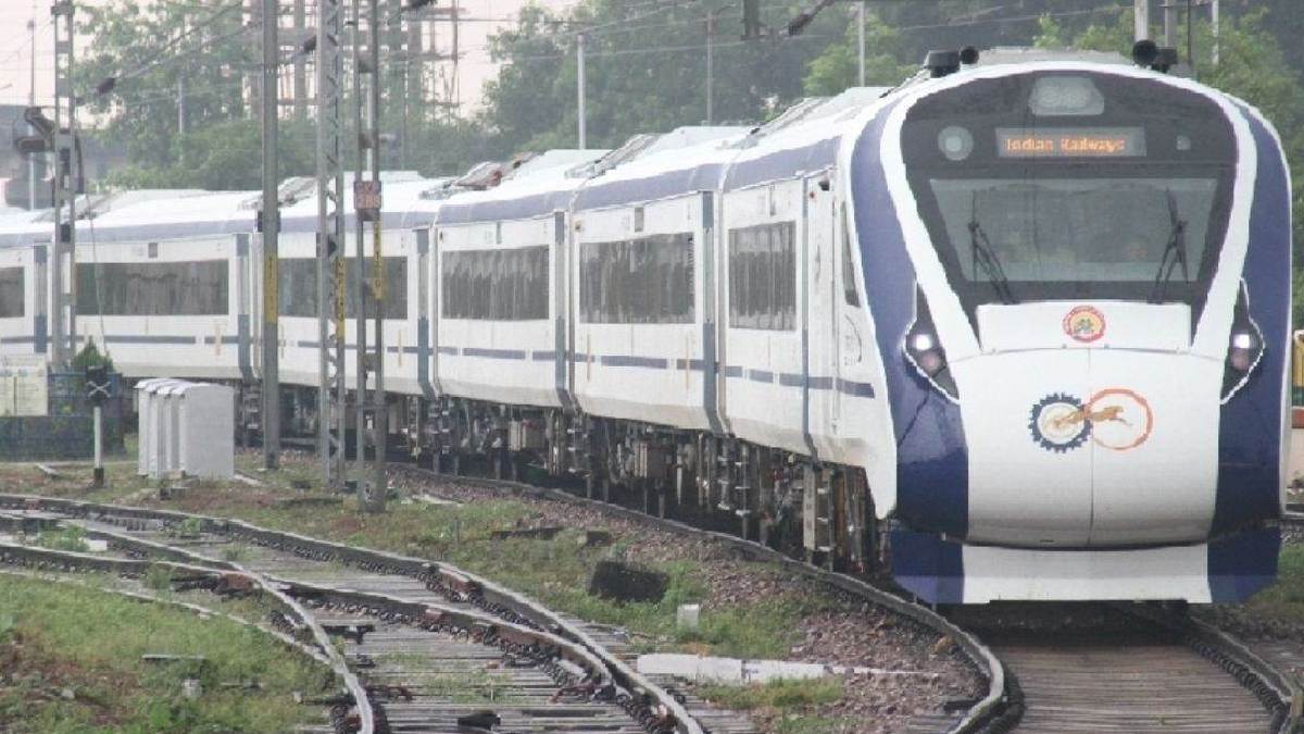 young man jumped in front of vande bharat train going from prayagraj to delhi
