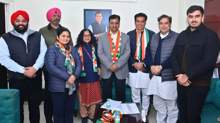 आम आदमी पार्टी के नेताओं ने रविवार को ली कांग्रेस की सदस्यता।