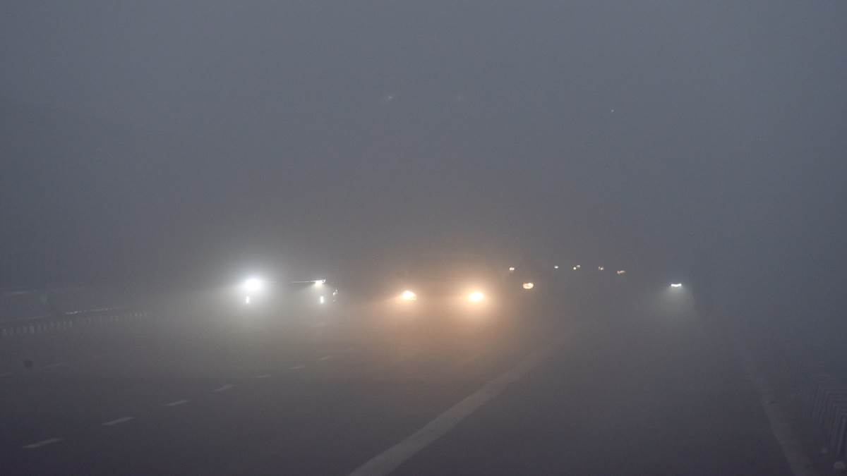 https://www.jagranimages.com/images/newimg/05012025/05_01_2025-delhi_dense_fog_weather_cold_23861223.jpg