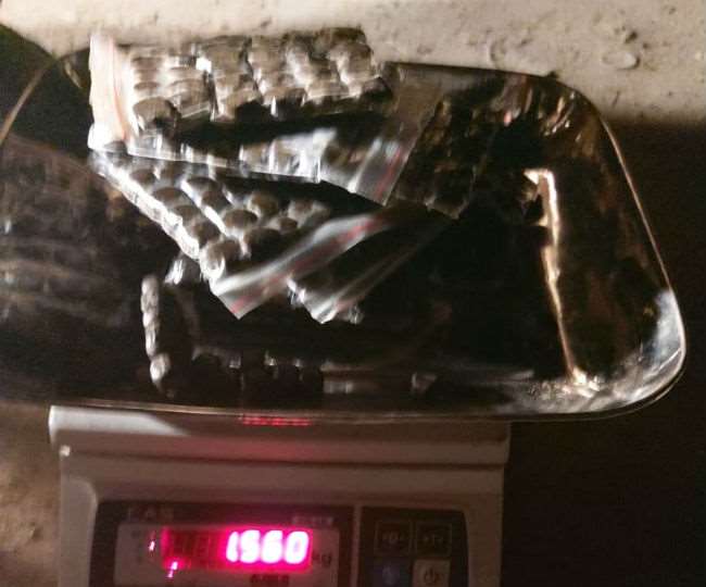 कुल्लू पुलिस ने महिला से बरामद की चरस की बड़ी खेप, रात को नाकाबंदी के दौरान की कार्रवाई