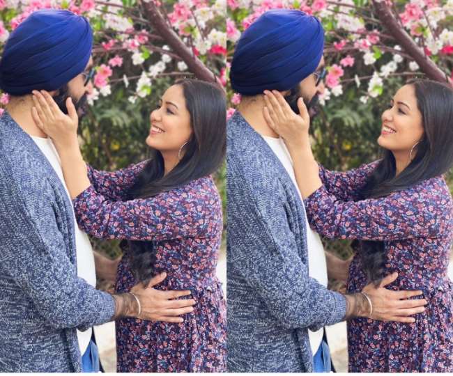 in pics bollywood singer harshdeep kaur announces her pregnancy news share photo with baby bump