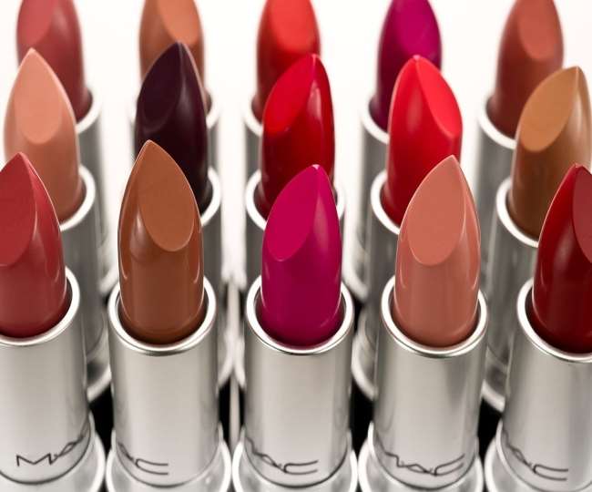 लिपस्टिक की भी होती है एक्सपायरी डेट, इस तरह करें खराब होने की पहचान