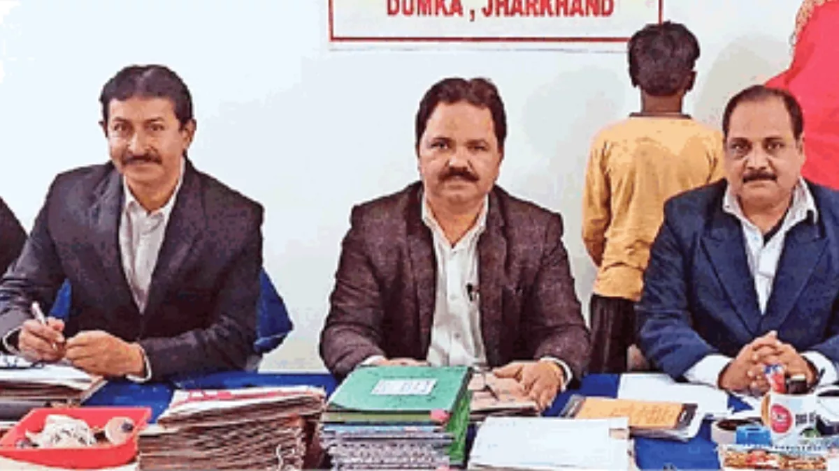 दुमका में गैराज से बाल श्रम करते बच्चे को मुक्त कराया