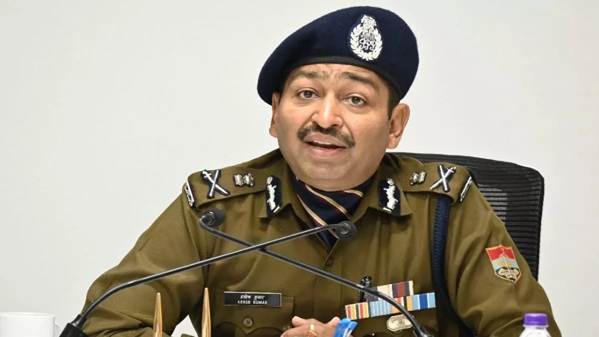 Uttarakhand Paper Leak: पुलिस महानिदेशक अशोक कुमार ने भी इस मामले का संज्ञान लिया है।