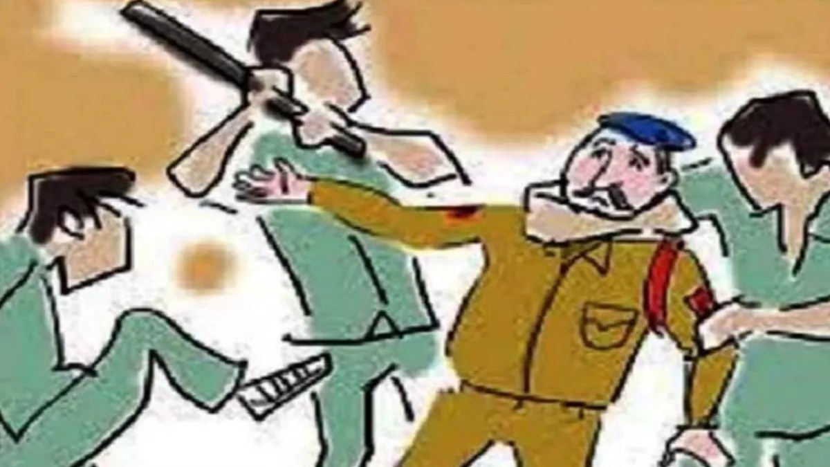 मोबाइल छीनकर थाने में पहुंचे आरोपितों ने एएसआइ से मारपीट कर फाड़ी वर्दी