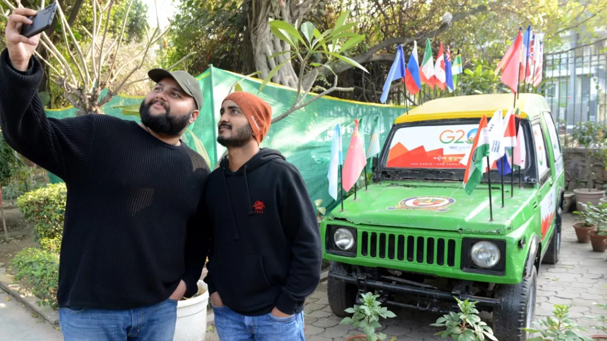 Delhi is get ready for G 20 selfie points made in parks are attracting for people. Photo source @jagran photo.