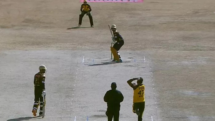 Iftikhar Ahmed Sixes इफ्तिखार अहमद ने पीएसएल में जड़ा 6 सिक्स। फोटो वायरल वीडियो से।