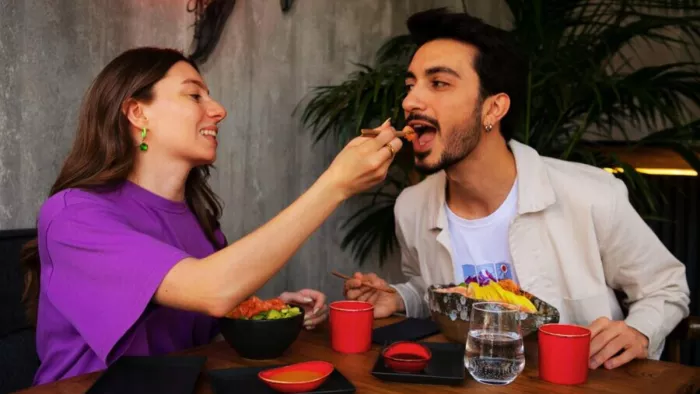 खाने-पीने का शौकीन है आपका पार्टनर, तो वैलेंटाइन डे पर दिल्ली-एनसीआर की इन जगहों पर बनाएं घूमने का प्लान