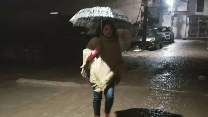मौसम के तीन रंग धूप, छांव और वर्षा, आज हो सकती है बूंदाबांदी
